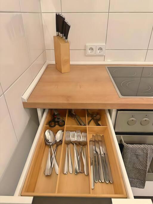 Urban & Chic: 2Bdr, Parkplatz Apartment Витен Екстериор снимка