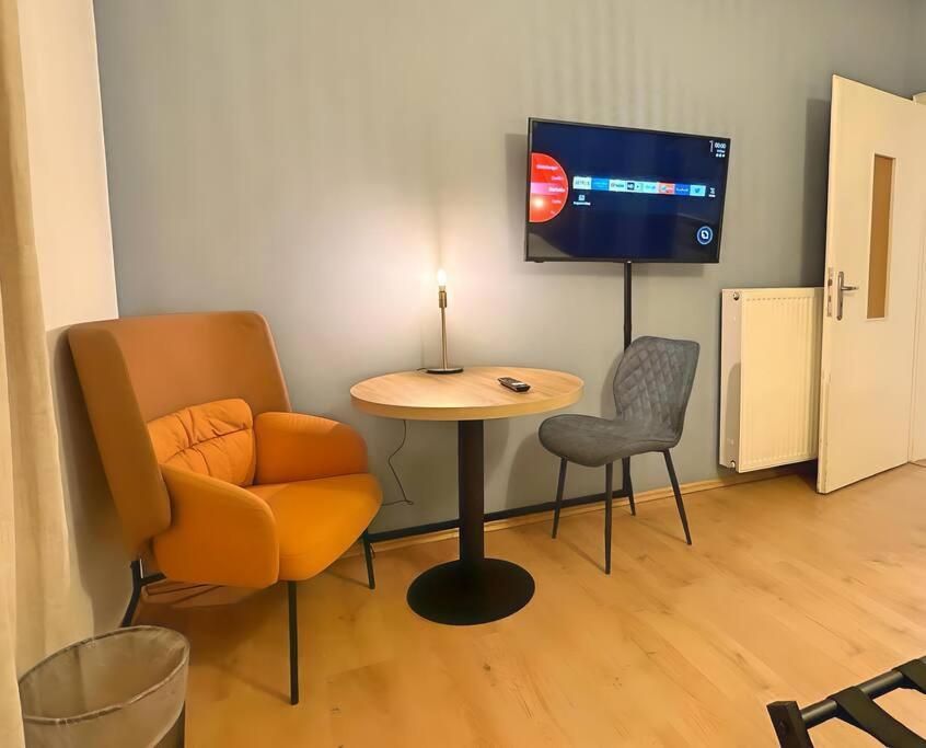 Urban & Chic: 2Bdr, Parkplatz Apartment Витен Екстериор снимка