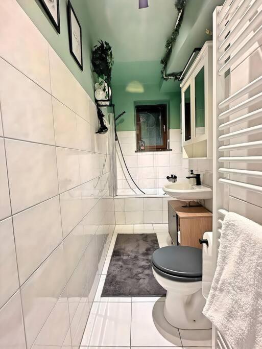 Urban & Chic: 2Bdr, Parkplatz Apartment Витен Екстериор снимка